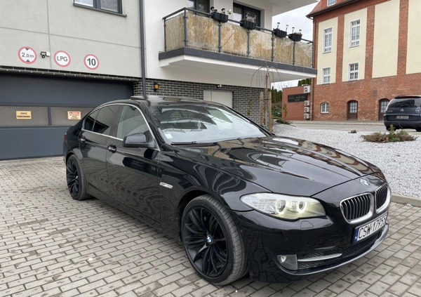 BMW Seria 5 cena 58900 przebieg: 211500, rok produkcji 2012 z Świecie małe 529